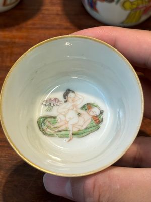 Rare ensemble de dix bols gigognes en porcelaine de Chine famille rose à décor érotique, marque et époque de Daoguang — photo 18