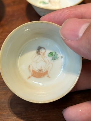 Rare ensemble de dix bols gigognes en porcelaine de Chine famille rose à décor érotique, marque et époque de Daoguang — photo 6