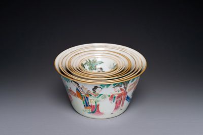 Rare ensemble de dix bols gigognes en porcelaine de Chine famille rose à décor érotique, marque et époque de Daoguang
