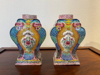 Rare paire de boîtes à thé aux double aigles en émaux de Canton, Chine, Yongzheng — photo 1
