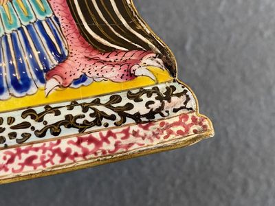 Rare paire de boîtes à thé aux double aigles en émaux de Canton, Chine, Yongzheng — photo 12