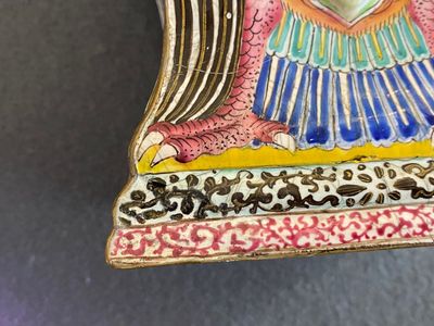 Rare paire de boîtes à thé aux double aigles en émaux de Canton, Chine, Yongzheng — photo 16