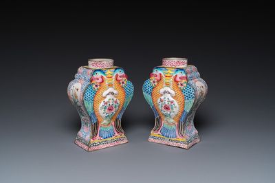 Rare paire de boîtes à thé aux double aigles en émaux de Canton, Chine, Yongzheng