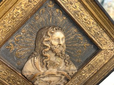 Rare paire de reliefs en albâtre de Malines figurant des portraits, signés Tobias Tissenaken, fin du 16ème — photo 11
