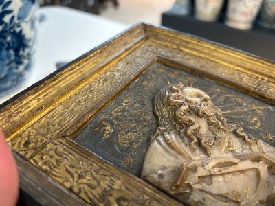 Rare paire de reliefs en albâtre de Malines figurant des portraits, signés Tobias Tissenaken, fin du 16ème — photo 14