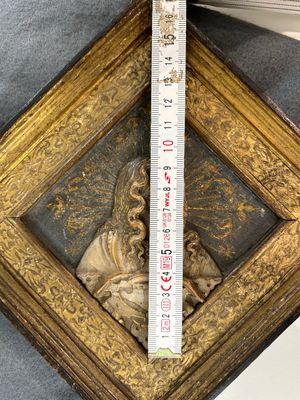Rare paire de reliefs en albâtre de Malines figurant des portraits, signés Tobias Tissenaken, fin du 16ème — photo 26