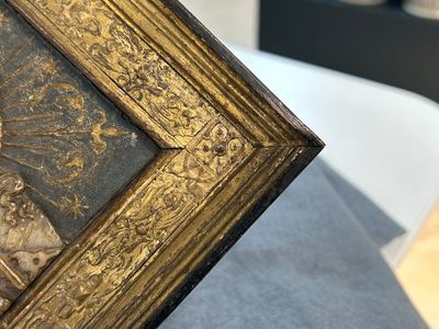 Rare paire de reliefs en albâtre de Malines figurant des portraits, signés Tobias Tissenaken, fin du 16ème — photo 5