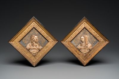Rare paire de reliefs en albâtre de Malines figurant des portraits, signés Tobias Tissenaken, fin du 16ème