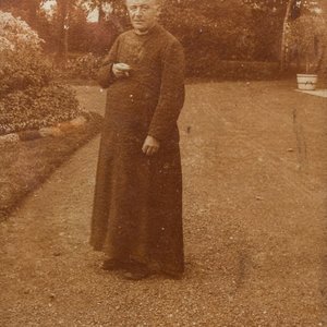 Rare photo de Guido Gezelle à Courtrai, vers 1893 — photo 1