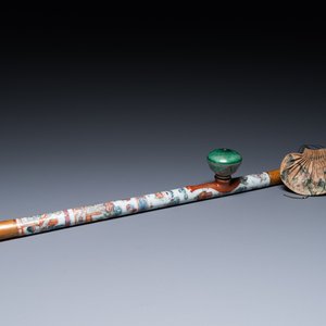 Rare pipe à opium en porcelaine de Chine aux sujets narratifs, 19ème — photo 1