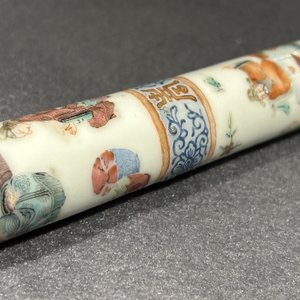 Rare pipe à opium en porcelaine de Chine aux sujets narratifs, 19ème — photo 19