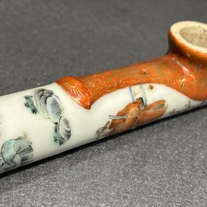 Rare pipe à opium en porcelaine de Chine aux sujets narratifs, 19ème — photo 21