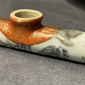 Rare pipe à opium en porcelaine de Chine aux sujets narratifs, 19ème — photo 23