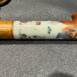 Rare pipe à opium en porcelaine de Chine aux sujets narratifs, 19ème — photo 27