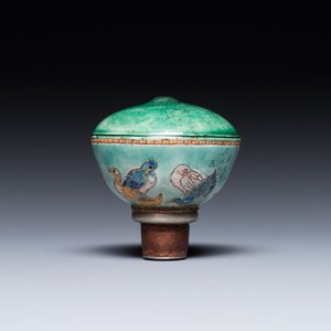 Rare pipe à opium en porcelaine de Chine aux sujets narratifs, 19ème — photo 9