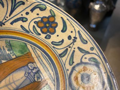 Rare plat en majolique d'Anvers polychrome figurant le Christ comme Homme de douleurs, ca. 1540-1550 — photo 6