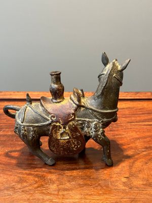 Rare porte-encens en bronze partiellement laqué et doré en forme de cheval, Chine, Yuan/début Ming — photo 2