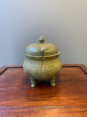 Rare récipient alimentaire couvert de type 'dui 敦' en porcelaine de Chine à émail dit 'poudre de thé', marque de Hua Ting Shi Zhi 華亭氏製, fin du19ème — photo 2
