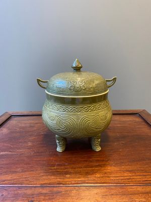 Rare récipient alimentaire couvert de type 'dui 敦' en porcelaine de Chine à émail dit 'poudre de thé', marque de Hua Ting Shi Zhi 華亭氏製, fin du19ème — photo 3