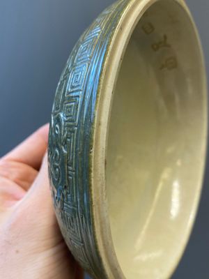 Rare récipient alimentaire couvert de type 'dui 敦' en porcelaine de Chine à émail dit 'poudre de thé', marque de Hua Ting Shi Zhi 華亭氏製, fin du19ème — photo 8