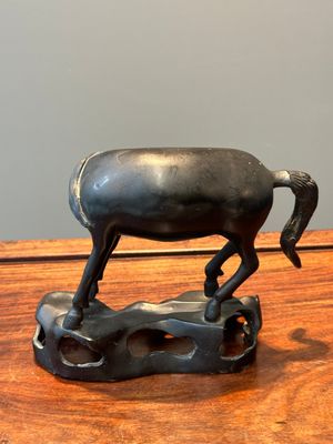 Rare sculpture d'un cheval en bronze, Chine, Ming — photo 3