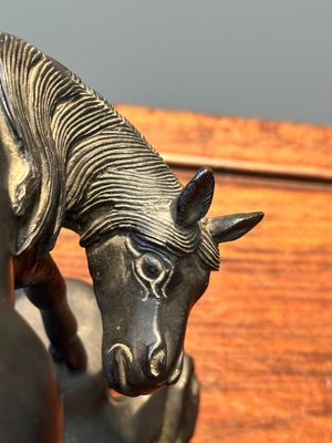 Rare sculpture d'un cheval en bronze, Chine, Ming — photo 7