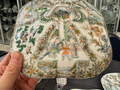 Rare service en porcelaine de KPM à décor famille verte de Canton, Chine et Allemagne, 19ème — photo 47
