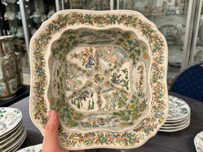 Rare service en porcelaine de KPM à décor famille verte de Canton, Chine et Allemagne, 19ème — photo 53