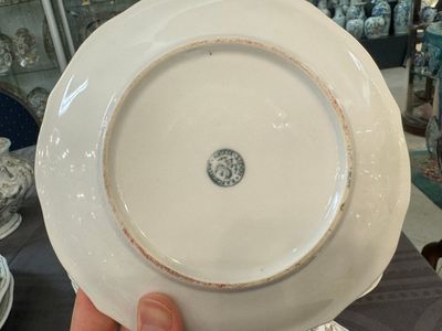 Rare service en porcelaine de KPM à décor famille verte de Canton, Chine et Allemagne, 19ème — photo 78