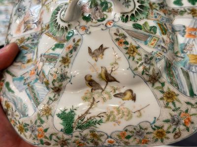 Rare service en porcelaine de KPM à décor famille verte de Canton, Chine et Allemagne, 19ème — photo 91