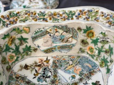 Rare service en porcelaine de KPM à décor famille verte de Canton, Chine et Allemagne, 19ème — photo 98
