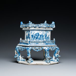 Rare support d'autel ou 'chanab' en porcelaine de Chine en bleu et blanc, 19ème — photo 5