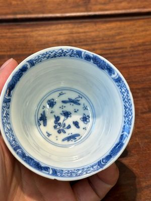 Rare tasse ajourée en porcelaine de Chine en bleu et blanc à double parois, Kangxi — photo 2