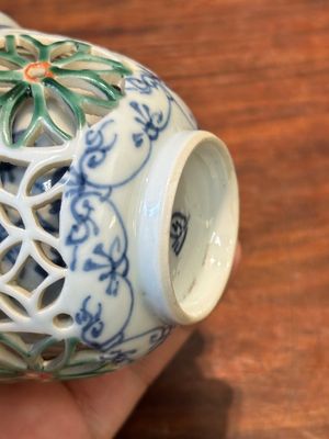 Rare tasse ajourée en porcelaine de Chine famille verte à double parois, Kangxi — photo 9