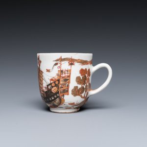 Rare tasse et soucoupe en porcelaine de Chine à décor d'un navire marchand en doré, grisaille et rouge de fer, Yongzheng/Qianlong — photo 4
