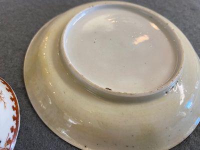 Rare tasse et soucoupe en porcelaine de Chine famille rose à décor d'une vue de port, Yongzheng — photo 4