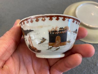 Rare tasse et soucoupe en porcelaine de Chine famille rose à décor d'une vue de port, Yongzheng — photo 6