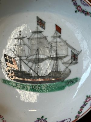 Rare tasse et soucoupe en porcelaine de Chine famille rose à décor 'navire marchand européen', Qianlong — photo 10