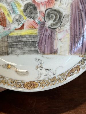 Rare tasse et soucoupe en porcelaine de Chine rose-grisaille d'après 'Les Acteurs de la Comédie-Française' par Watteau, Yongzheng/Qianlong — photo 11