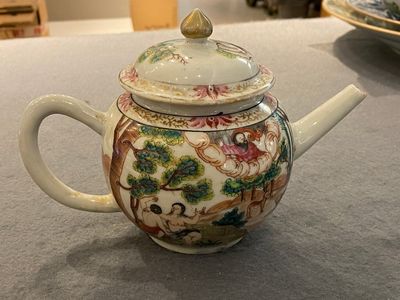 Rare théière couverte en porcelaine de Chine famille rose à décor d'Adam et Ève, Qianlong — photo 2