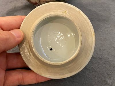 Rare théière couverte en porcelaine de Chine famille rose à décor d'Adam et Ève, Qianlong — photo 5
