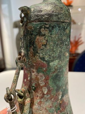 Rare vase couvert archaïque en forme de gourde en bronze, 'hu', Chine, Zhou de l'Est — photo 8