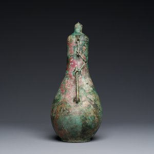 Rare vase couvert archaïque en forme de gourde en bronze, 'hu', Chine, Zhou de l'Est — photo 3