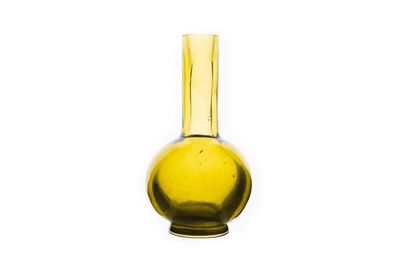 Rare vase de forme bouteille en verre de Pékin de couleur vert translucide, Chine, marque et époque de Qianlong