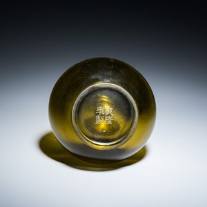 Rare vase de forme bouteille en verre de Pékin de couleur vert translucide, Chine, marque et époque de Qianlong — photo 7