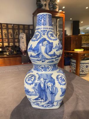 Rare vase de forme double gourde en porcelaine de Chine en bleu et blanc à décor de Guo Tai Min An 國泰民安, Jiajing/Wanli — photo 4