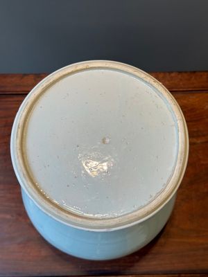 Rare vase en porcelaine de Chine en bleu et blanc à décor floral, Kangxi — photo 10