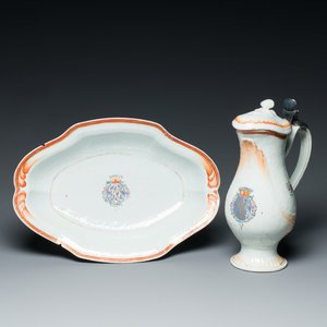 Rare verseuse couverte et son bassin en porcelaine de Chine de la Compagnie des Indes à monogramme couronné 'RLI', Qianlong — photo 1