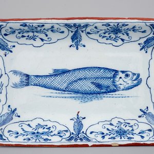 Een Delfts aardewerken blauw-wit rechthoekig haringbord, 18e eeuw — foto 1