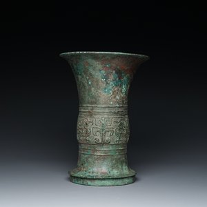 Récipient à vin rituel de type 'zun' en bronze archaïque à inscription, Chine, probablement Zhou de l'Ouest — photo 1